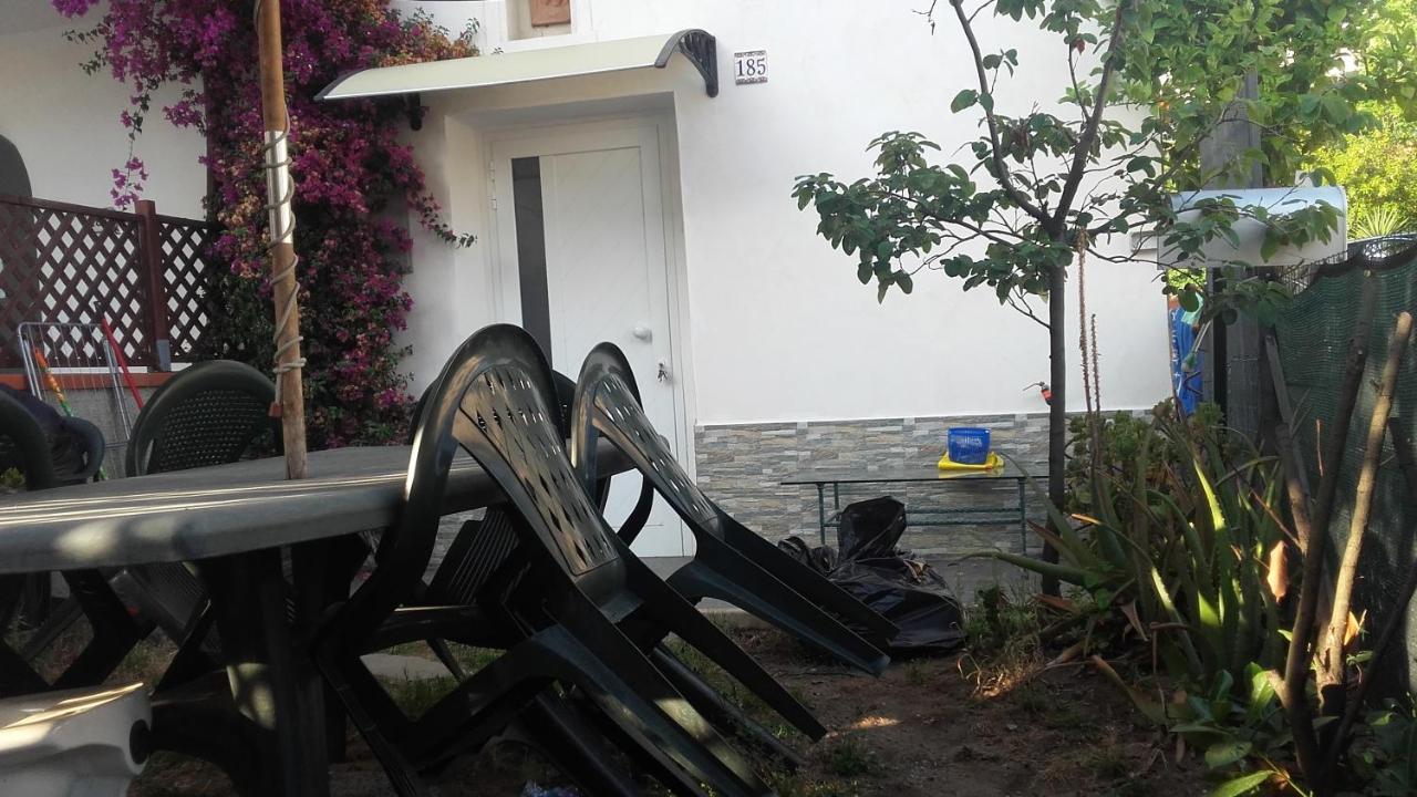 Вилла Rainbow House With Garden Виареджо Экстерьер фото